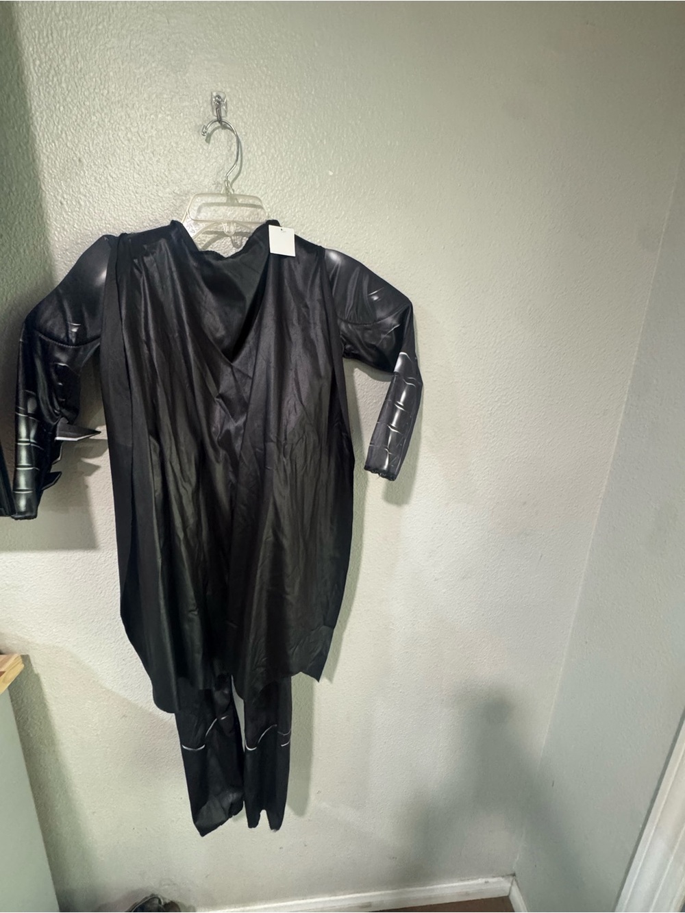 DC The Flash Movie: Batman Halloween Costume for Kids size medium - Picture 6 of 10